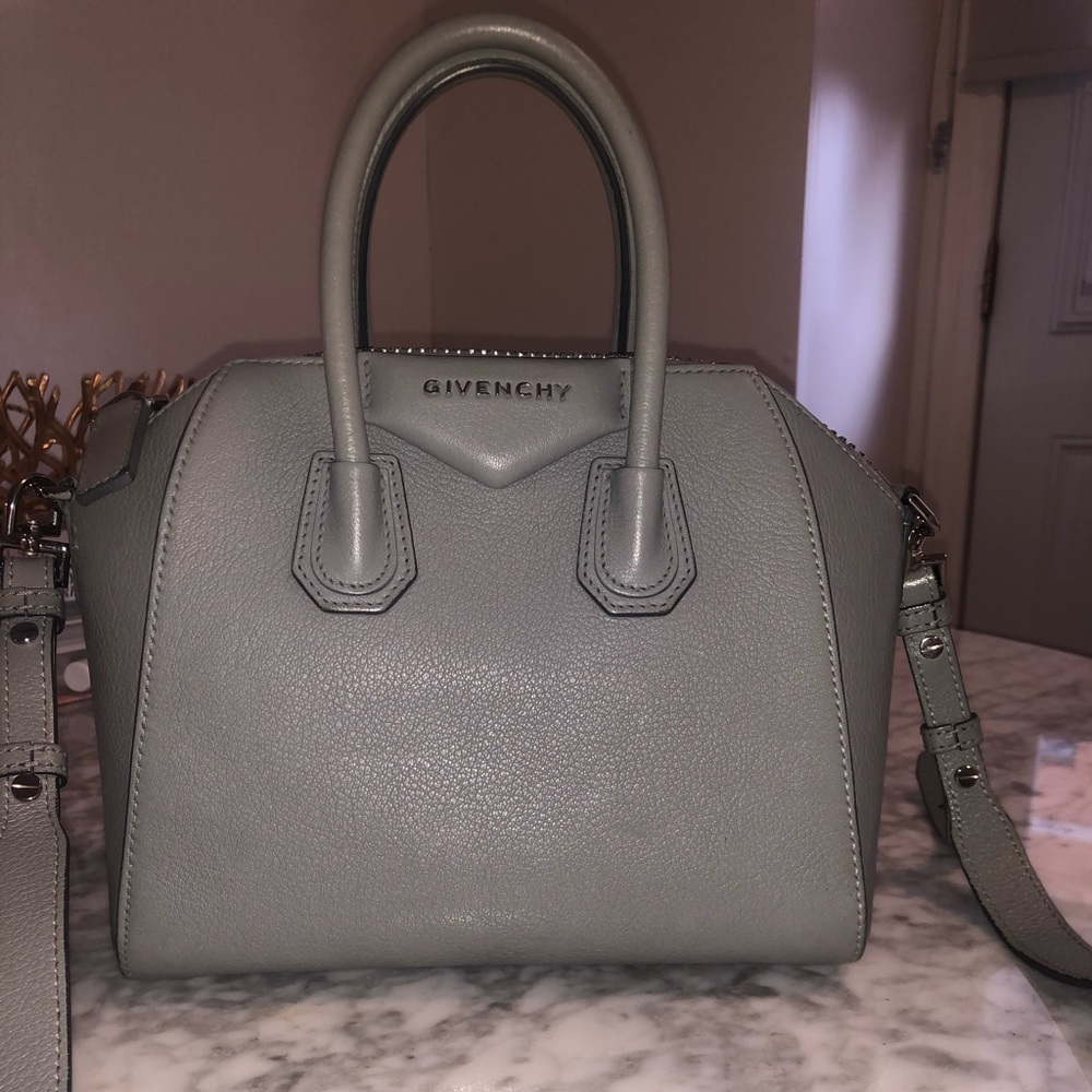 MINI ANTIGONA BAG IN GRAINED LEATHER